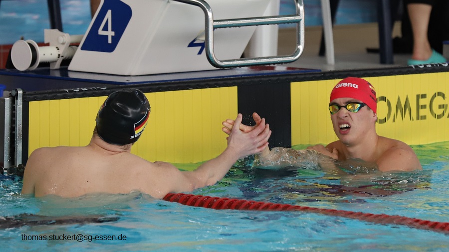 Handschlag: Zellmann und Wierling nach dem Finale