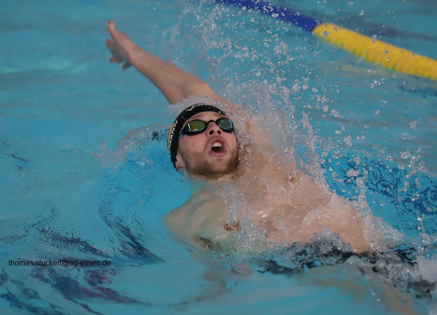 Poulzellmann ist auch in der Rückenlage flott unterwegs