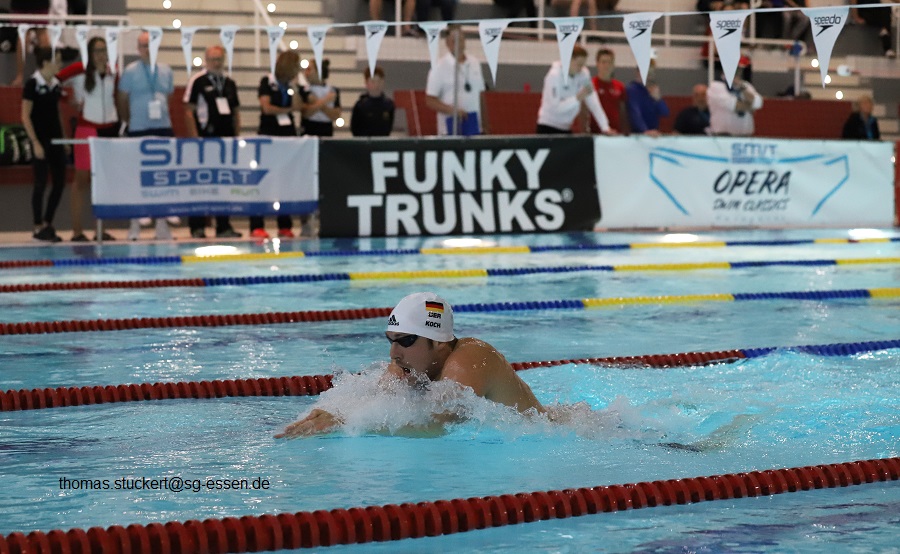 Marco Koch schwimmt der Konkurrenz über 200m Brust davon